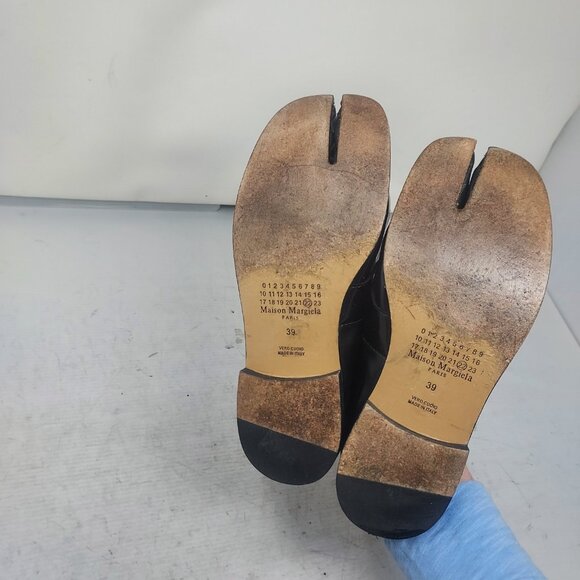 Maison Martin Margiela WOMENS Patent Black Split Toe Loafer - Picture 2 of 13